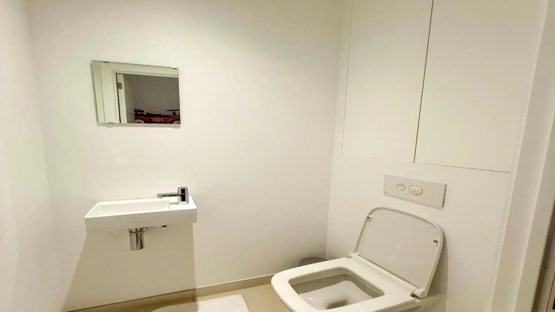 Apartment Near Luxembourg Square, Cleaning Included Брюссель