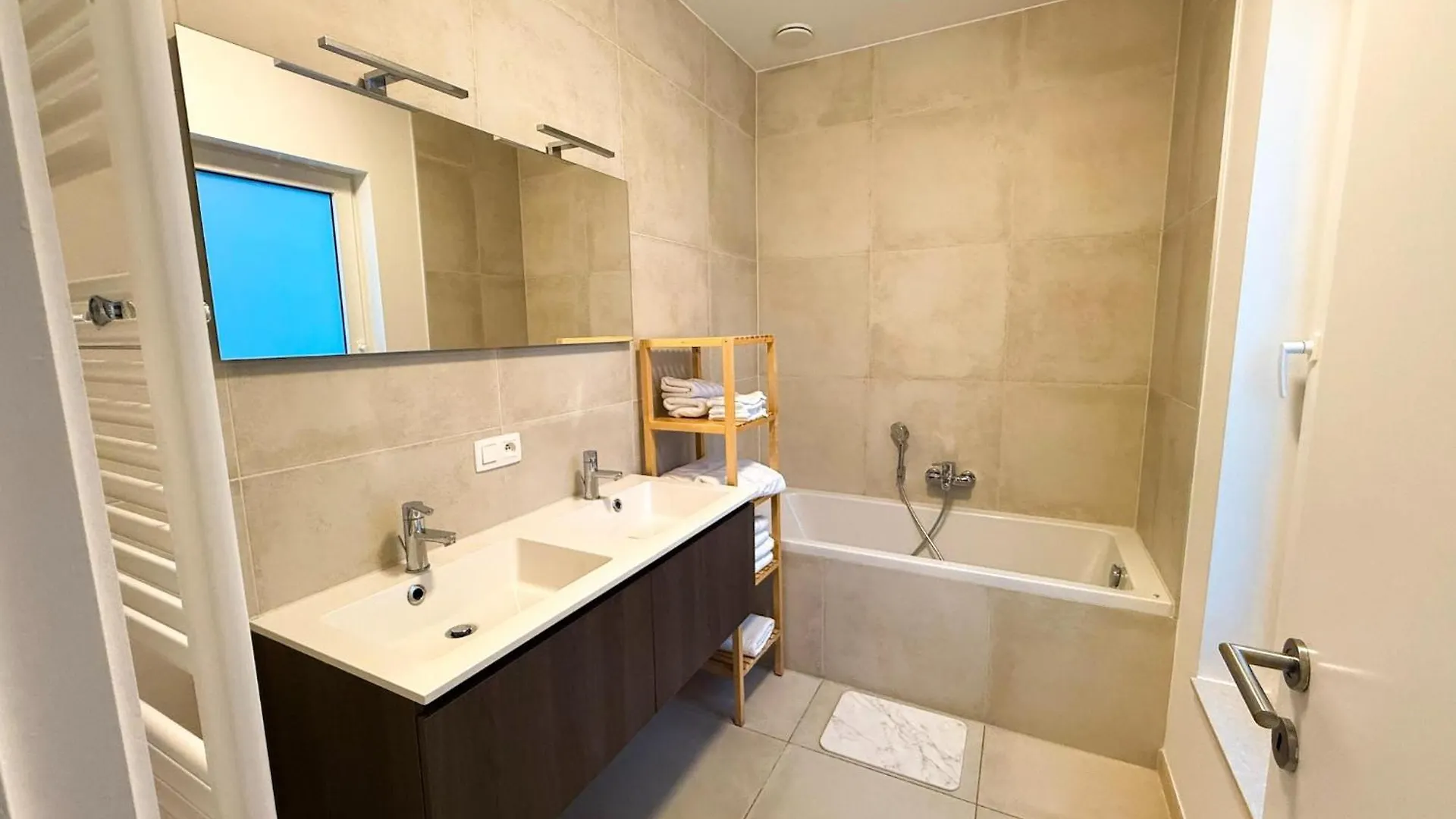 Apartment Near Luxembourg Square, Cleaning Included Брюссель
